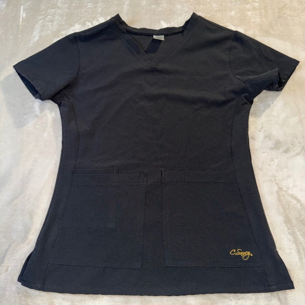 C. Saucy Women Black V-Neck Scrub Top Two Pocket Textured Stretch XS RN137471